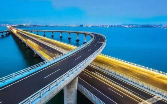 胶州湾大桥什么时候建成的？